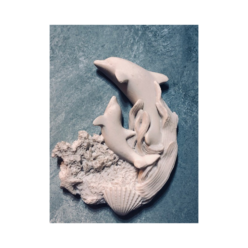 Figura de delfin con cria de resina